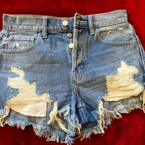 Medium wash ripped jeans short